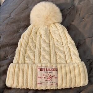 NWOT True Religion Beanie UNISEX OSFM Acrylic Cable Knit Pom Outdoor Nature Cozy